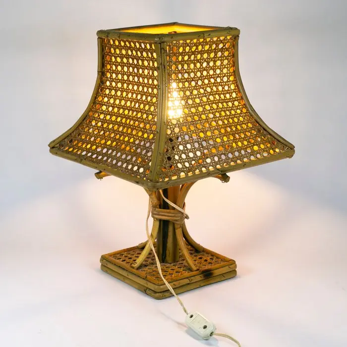 Table lamp - Vintage 1960s table lamp in rattan and wicker – flared