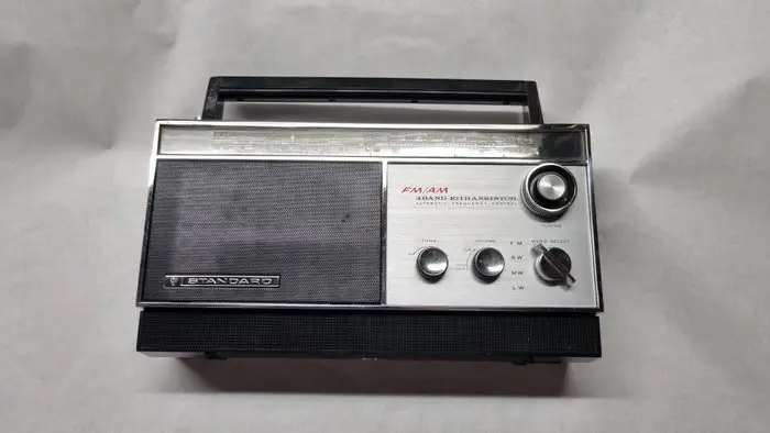 Standard Radio Corp. - SR-J802FL Radio