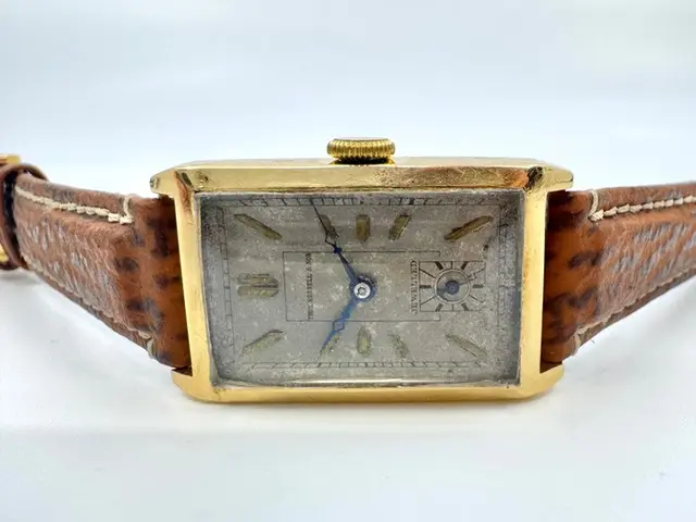 Thomas Russel & Son - Art Deco – 18K Gold – Dennison – Currys Ltd