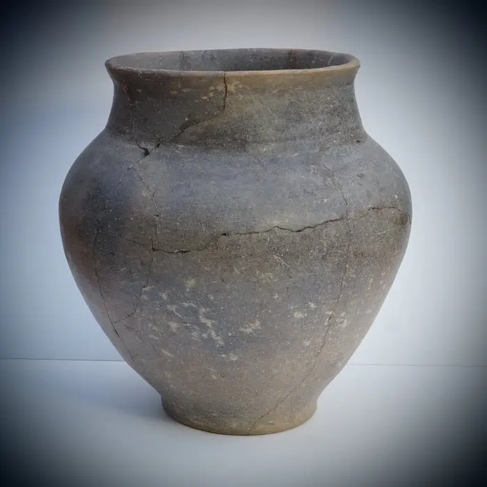 European Bronze Age pottery Vessel - 24.4 cm