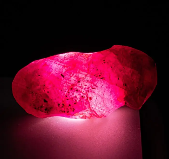 23.37 CARATS !! pigeon-blood ruby - top quality GÉANT...