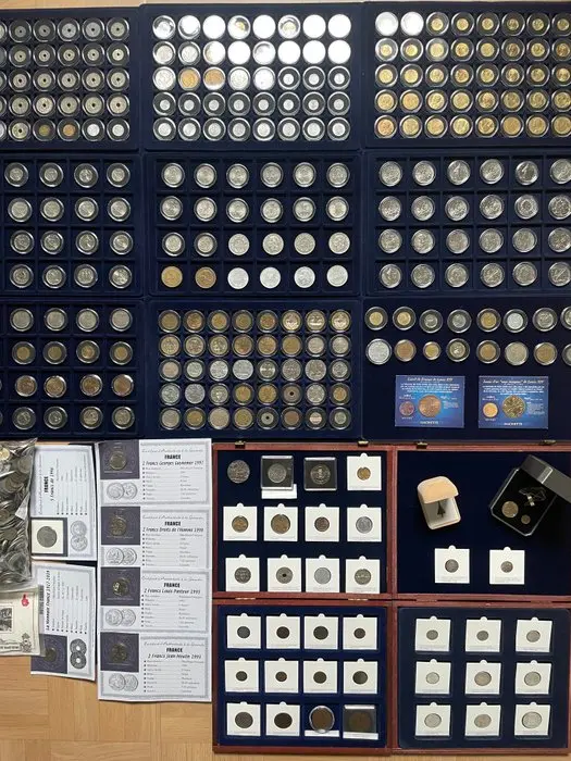 France. Lot de 307 monnaies Françaises dont 11 argent et 5 kgs de vrac