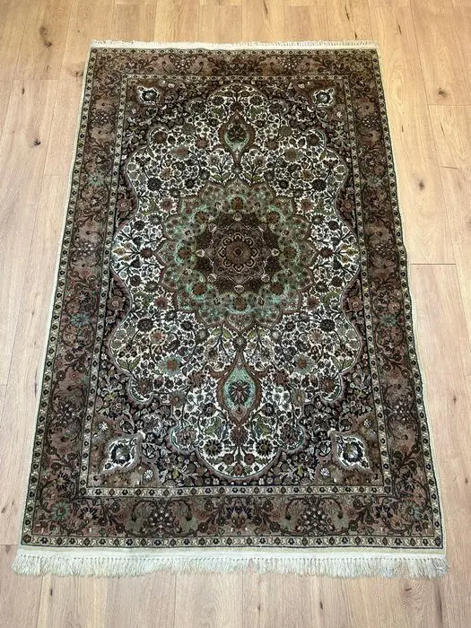 Fine cashmere Oriental rug with silk and a classic medallion pattern