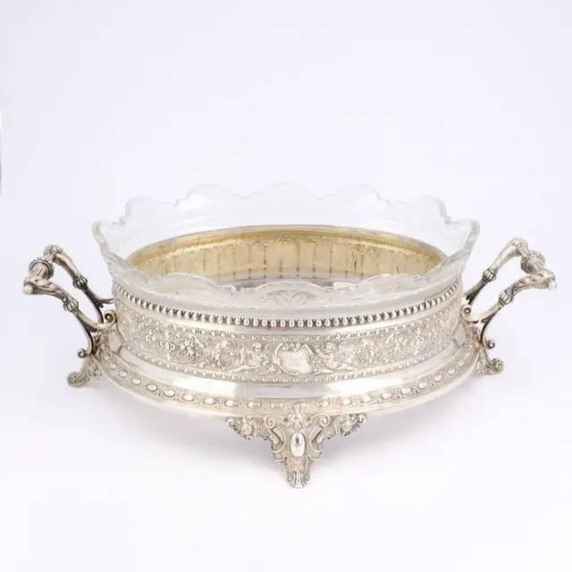 1886. Geschenk aan Oscar & Caroline Fallenstein. - Jardinière - .800 silver