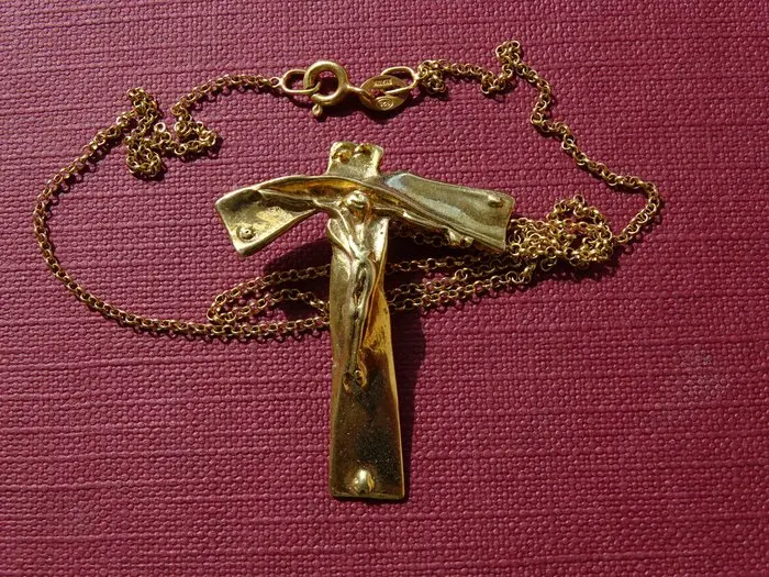 Silver, Gold finished - Necklace with pendant - After Salvador Dalí Christ
