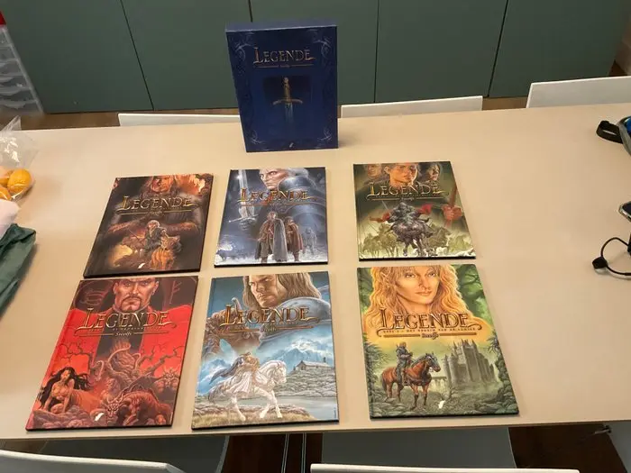 Legende 1 t/m 6 - Opeenvolgende reeks HC / Box - 6 Album - First
