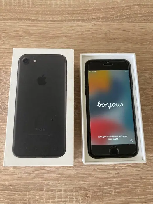 Apple iPhone 7 - Noir - Mobile phone - In original box