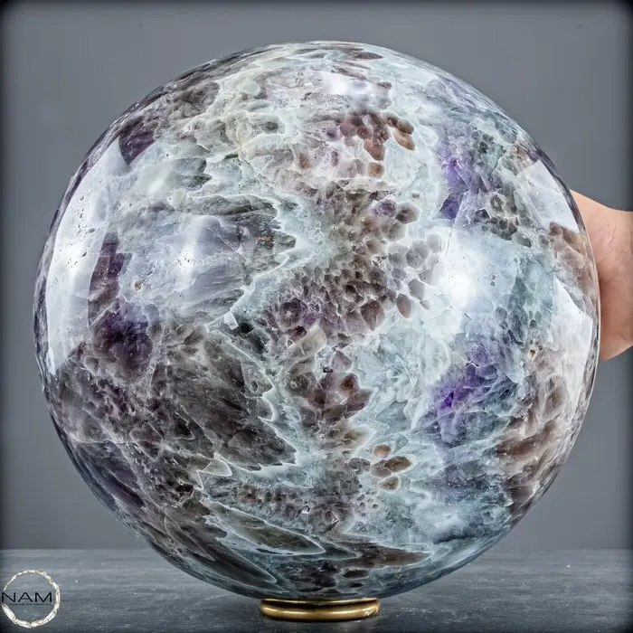 Chevron amethyst sphere from Bolivia – Fascinating...