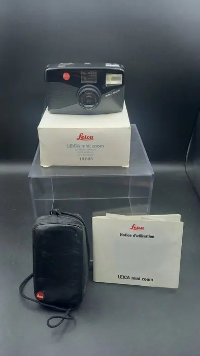 Leica Mini- Zoom Analogue camera