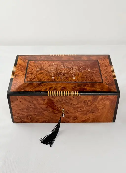 Jewellery box - Thuja root and mother-of-pearl - Box in thuya burl