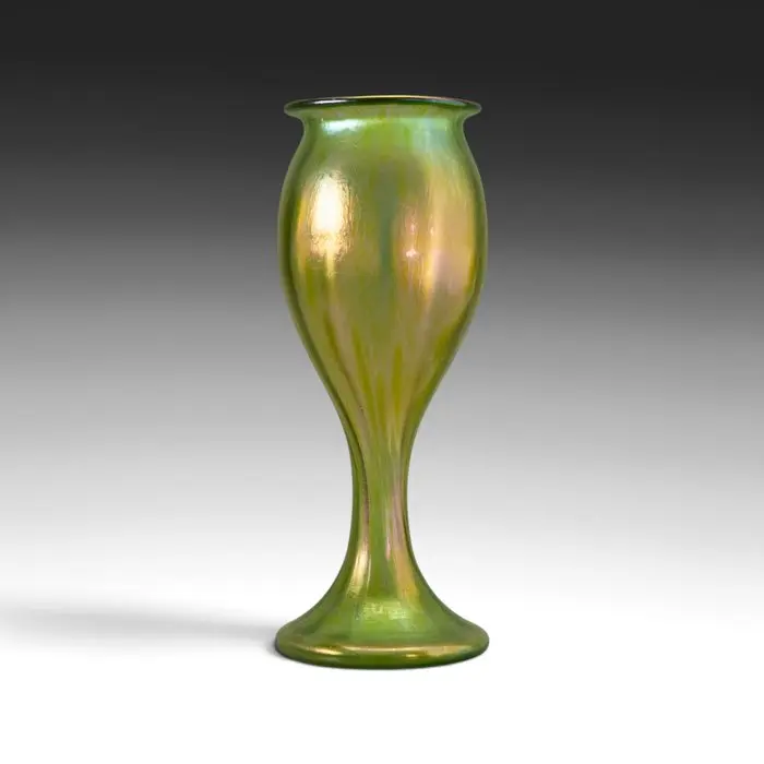 Loetz, (toegeschreven aan) - Vase - iridescent green...