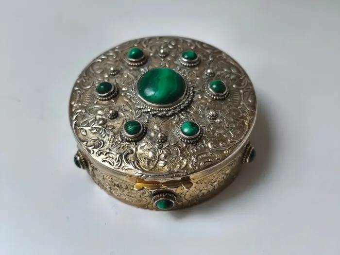 Can - Silver - Malachite cabochons
