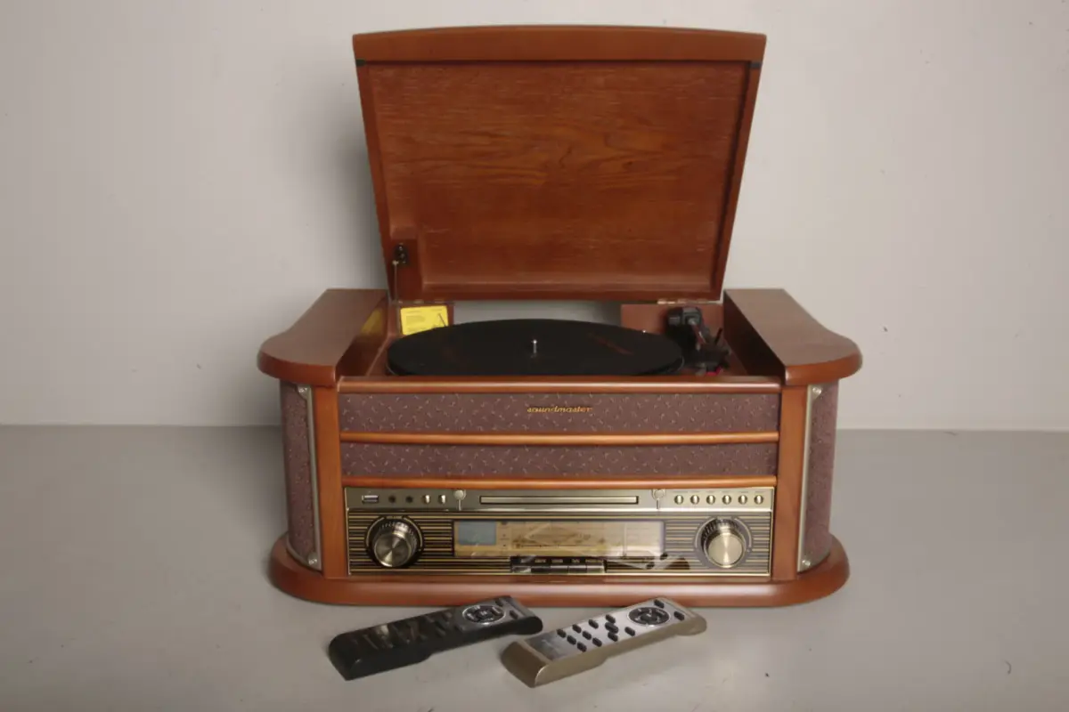 Soundmaster- Skivspelare/Radio/USB/Kassett