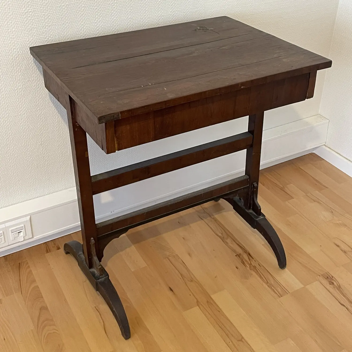 Los 1009: Biedermeier Nähtischchen um 1810