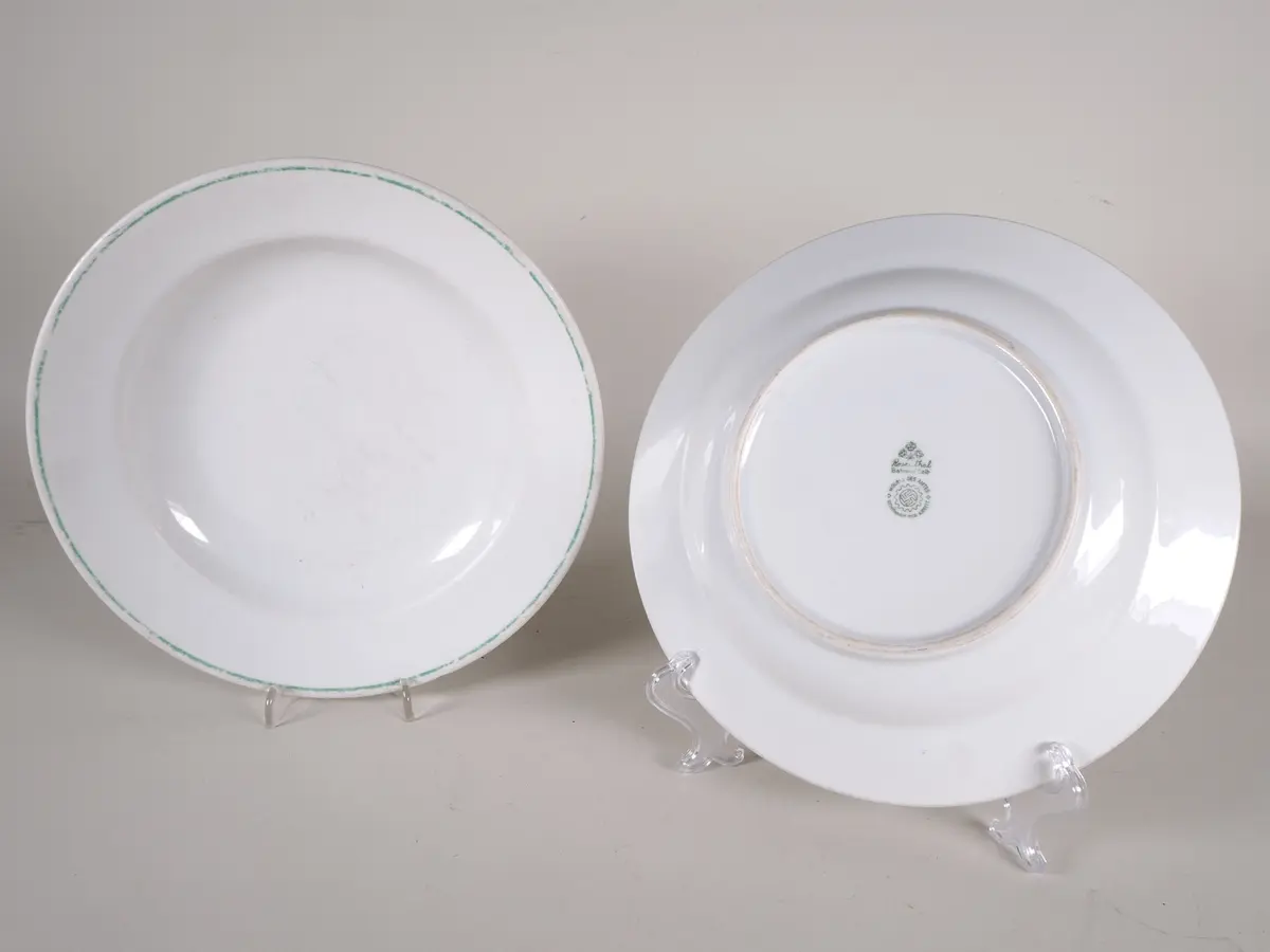 Los 2449: 2 Teller DAF Modell des Amtes Rosenthal Selb