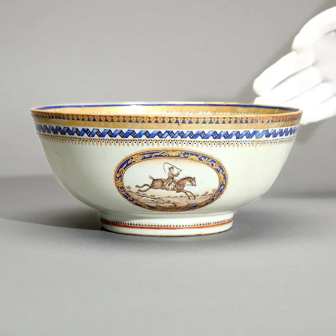 Chinese Export Hunting Bowl ca. 1800