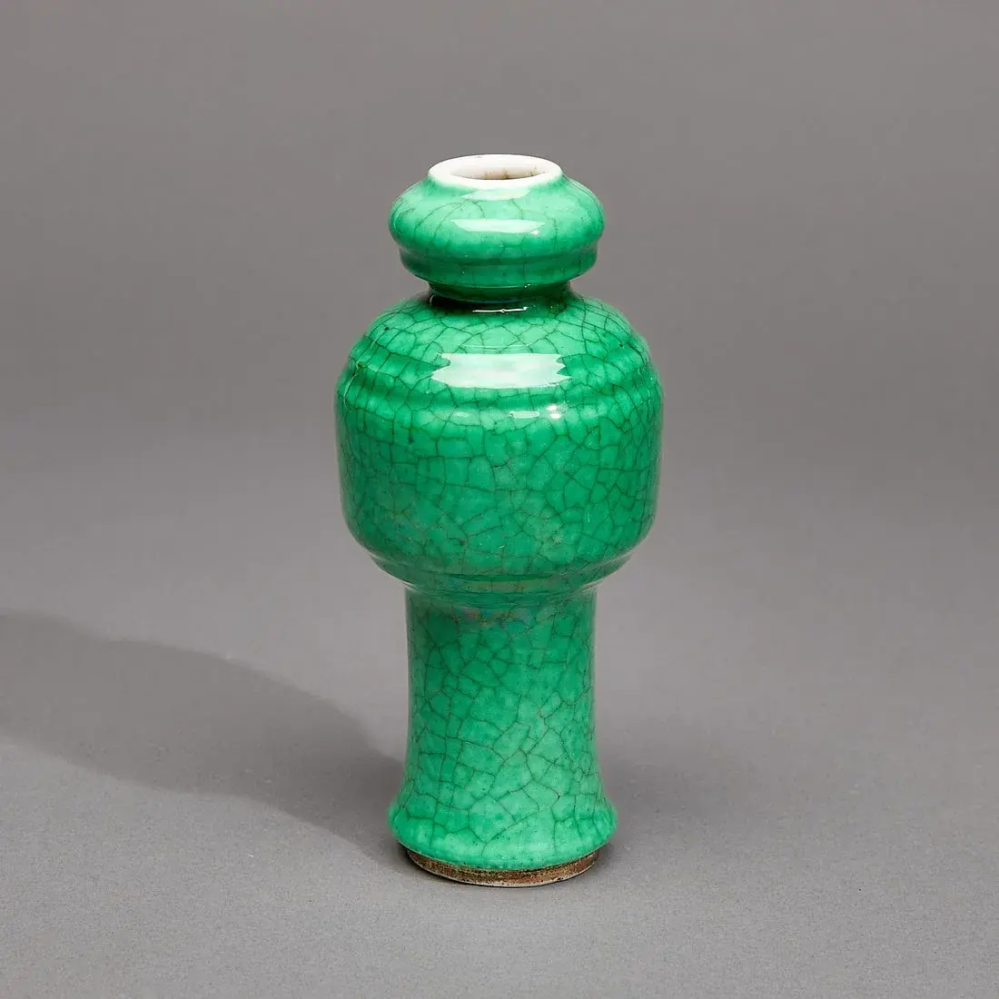 Chinese Qing Porcelain Apple Green Crackle Vase