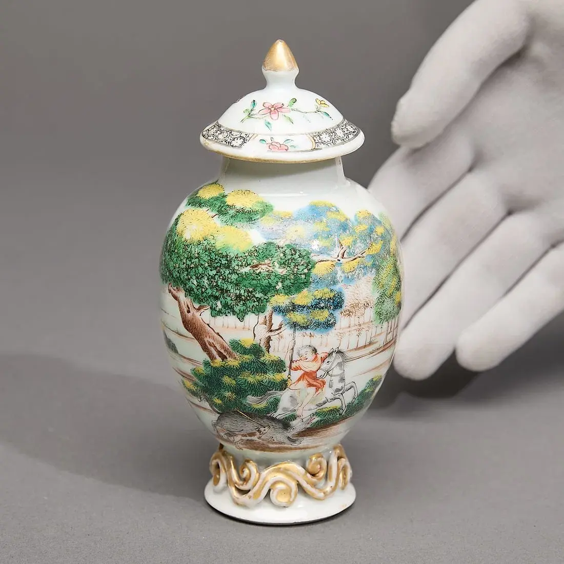 Rare Chinese Export Boar-Hunting Tea Caddy