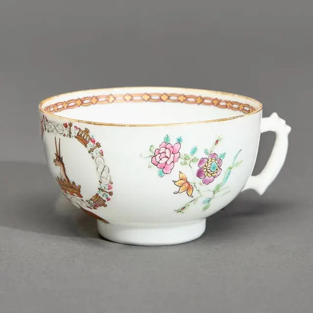 Chinese Export Crested Teacup - Pocock