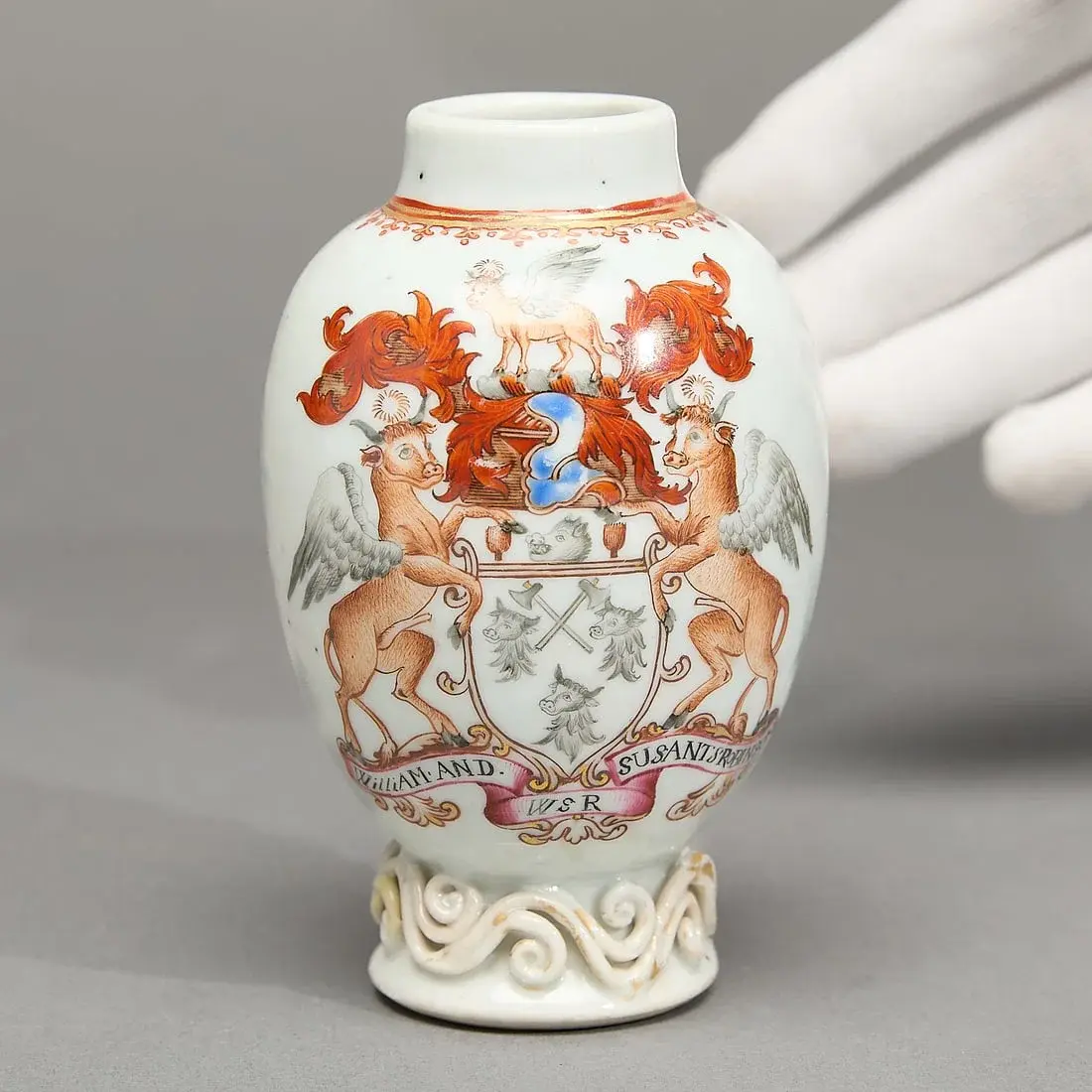 Chinese Export Armorial Tea Caddy - Butchers' Co.