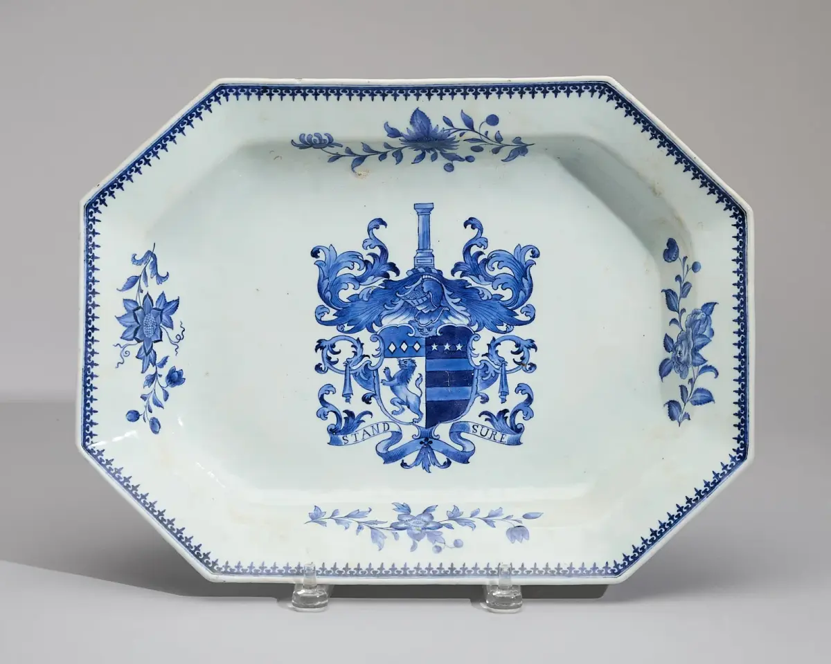 Blue & White Armorial Tureen Stand - Chichton