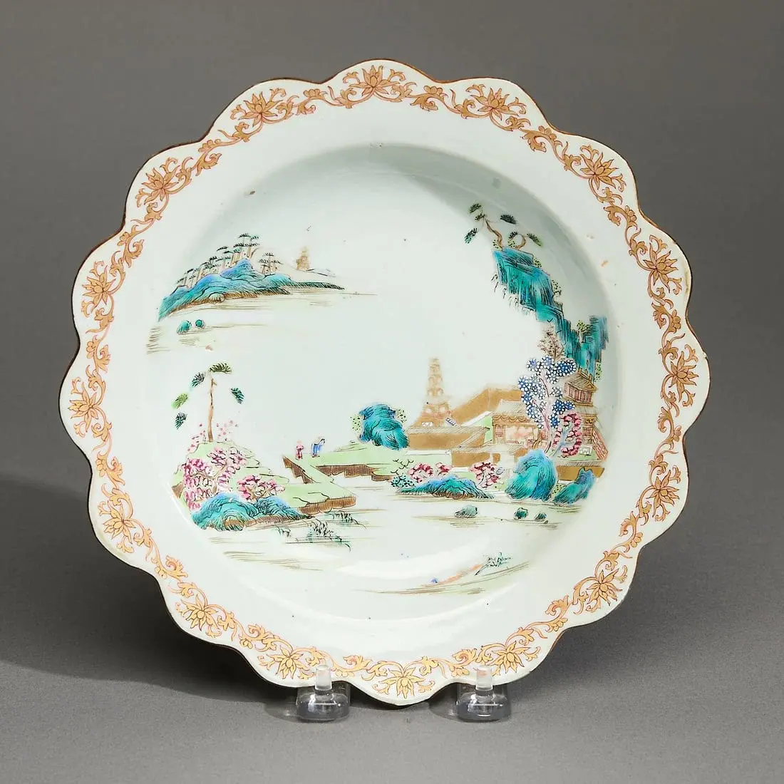 Chinese Export Scalloped Shallow Bowl