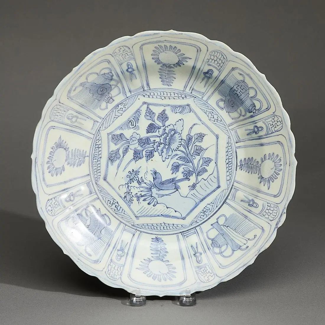 Chinese Transitional Hatcher Cargo Porcelain Dish