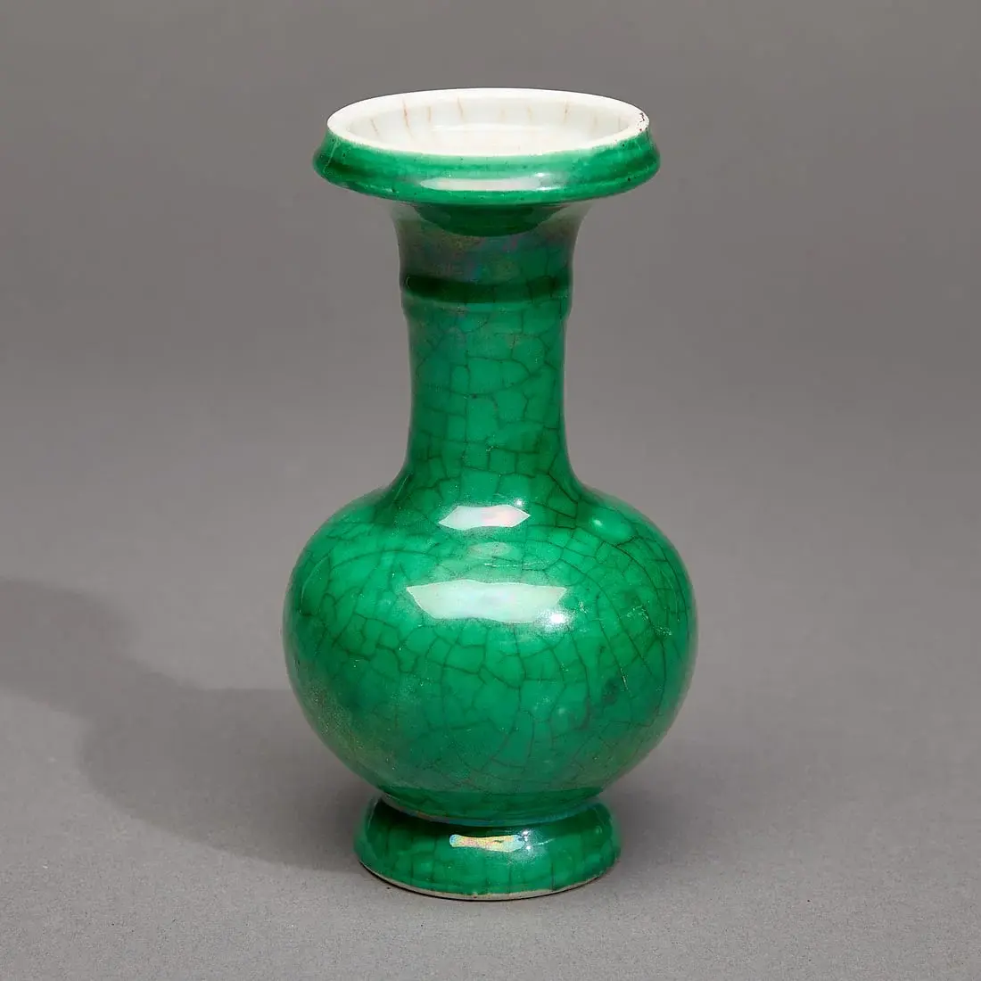 Chinese Qing Porcelain Apple Green Glazed Vase