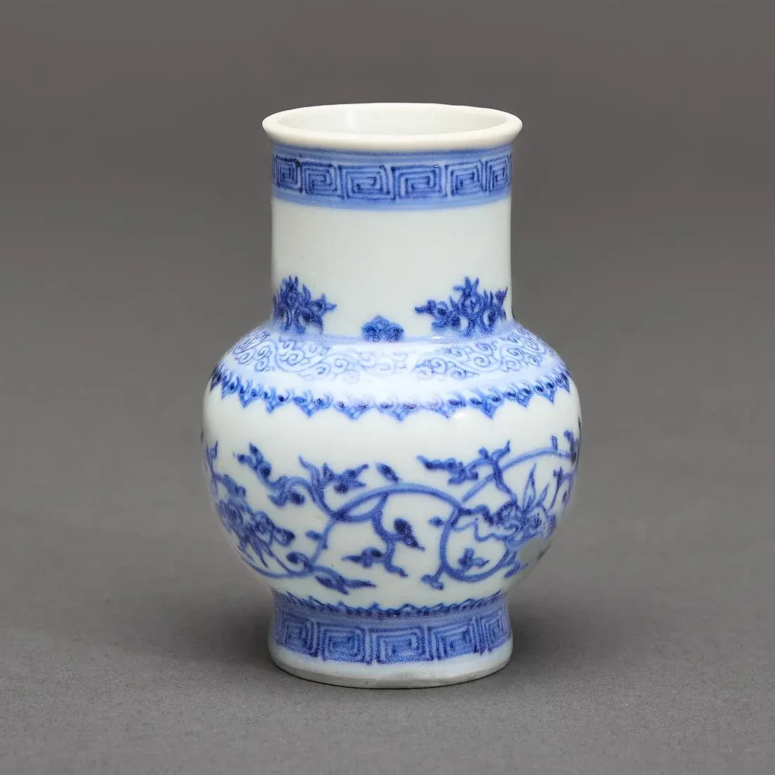 Chinese Hatcher Cargo Shipwreck B&W Porcelain Vase