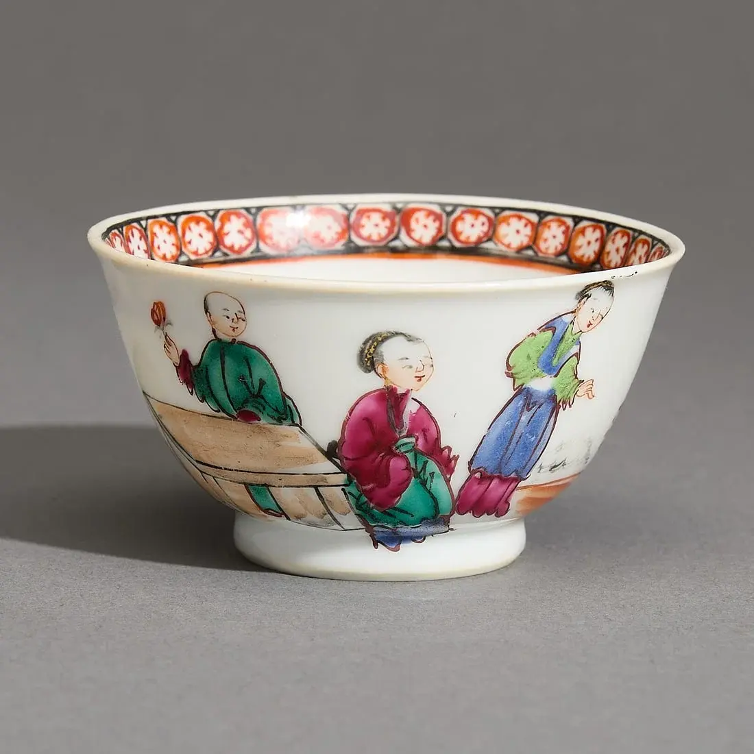 Chinese Export Tea Bowl w/ Figural Decoration