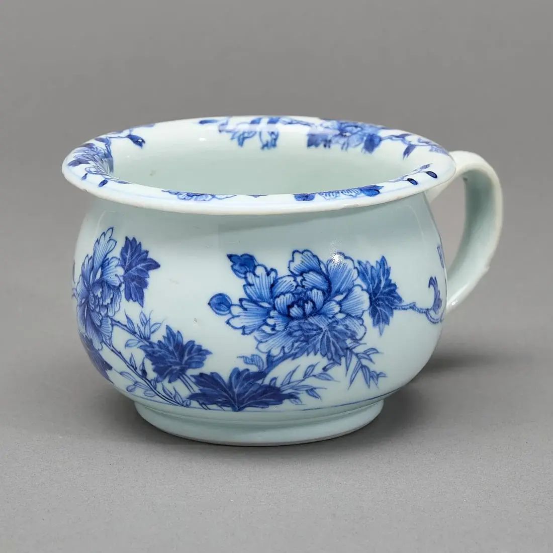 Export Nanking Cargo Blue & White Vomit Pot