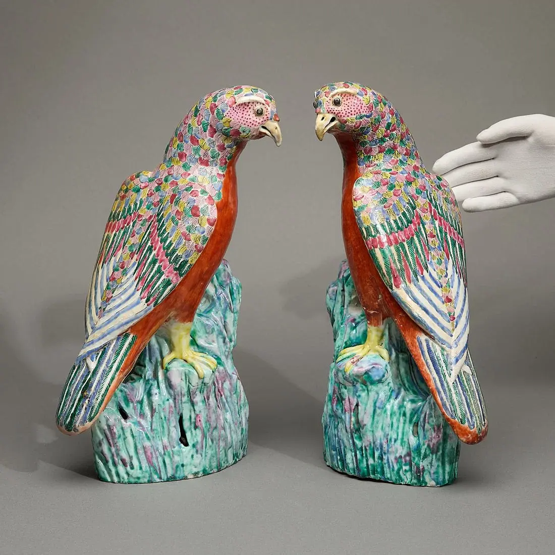 Pair Famille Rose Hawks