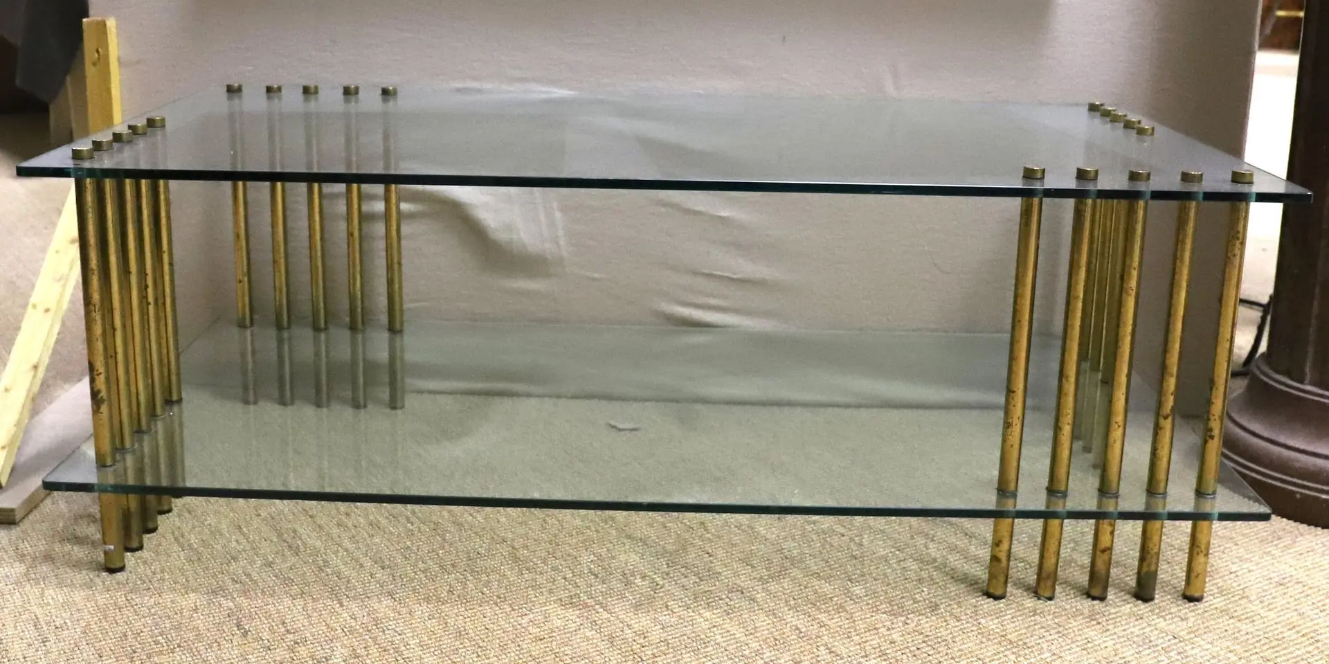 BEAUTIFUL COFFEE TABLE IN THE FRONTANA ARTE STYLE, CIRCA 197 - Lot 318