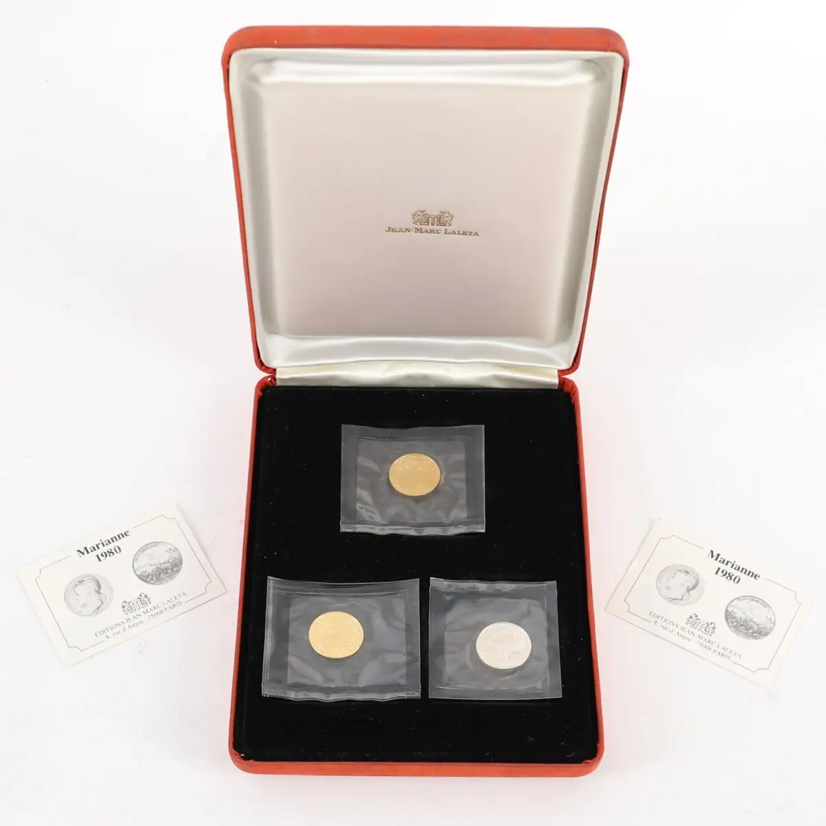 COMMEMORATIVE THREE-PIECE SET MARKING THE STORMING OF THE BA - Lot 92
