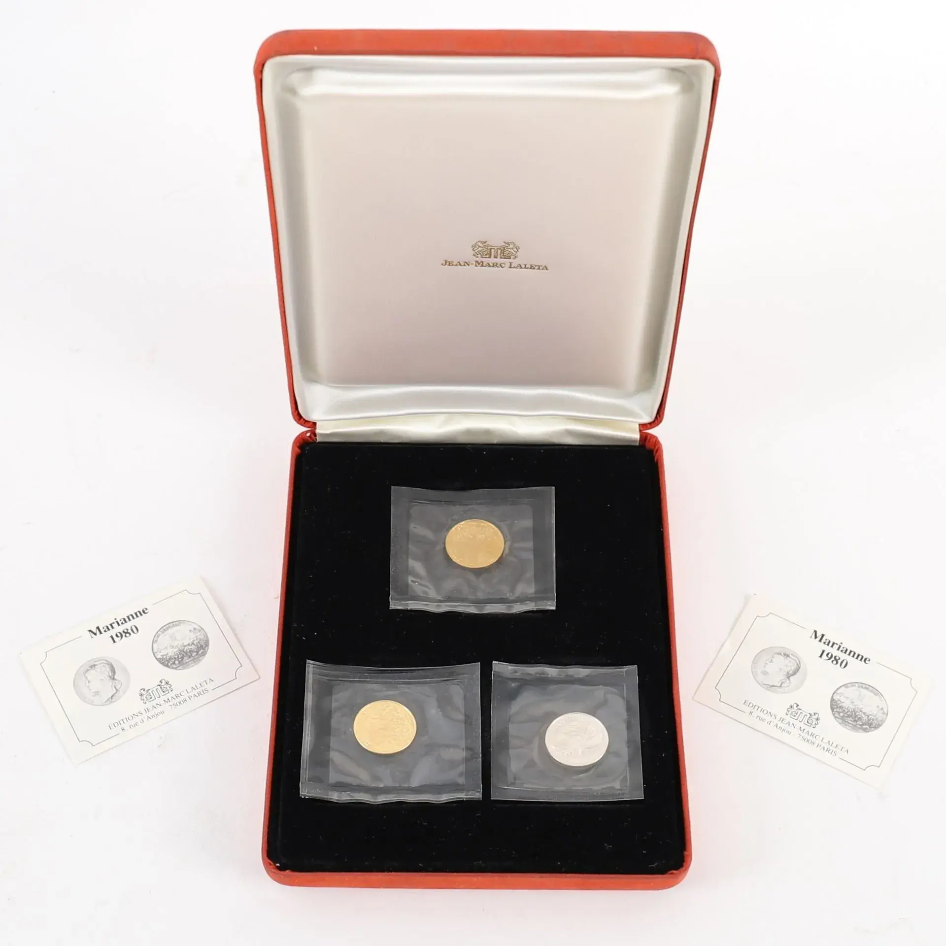 COMMEMORATIVE THREE-PIECE SET MARKING THE STORMING OF THE BA - Lot 92