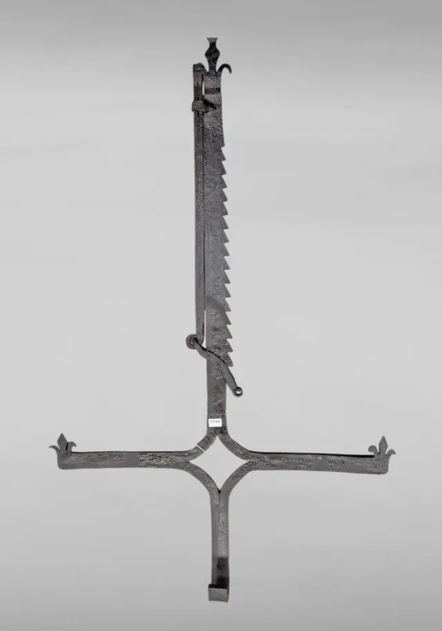 1 removable two-hook rack—see photos for dimensions and condition