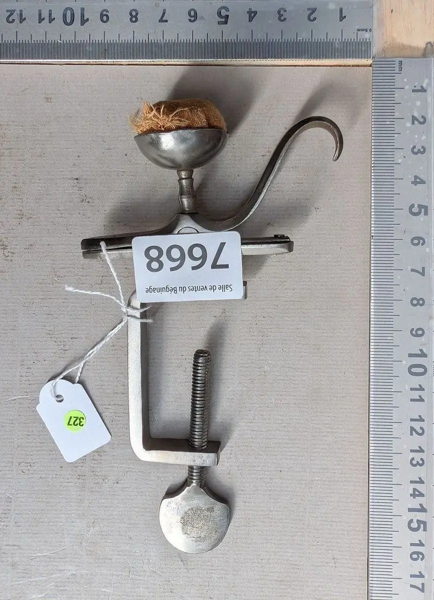 1 forged brass-steel needle holder - See photos for dimensions and condition