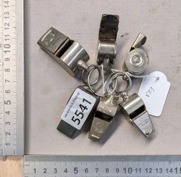 6 metal whistles, 1940—see red hallmarks—Dimensions and condition: see photos
