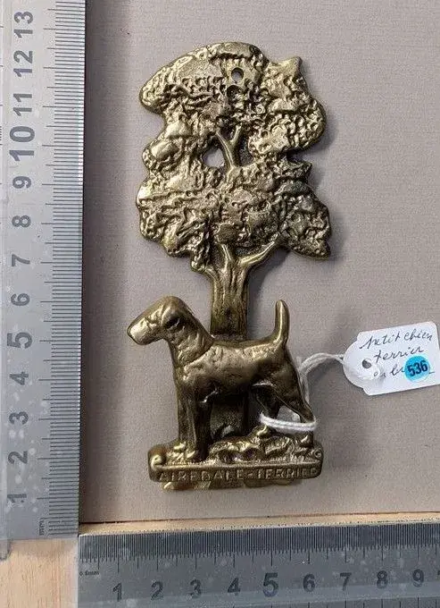 1 small bronze terrier figurine - See photos for dimensions and condition