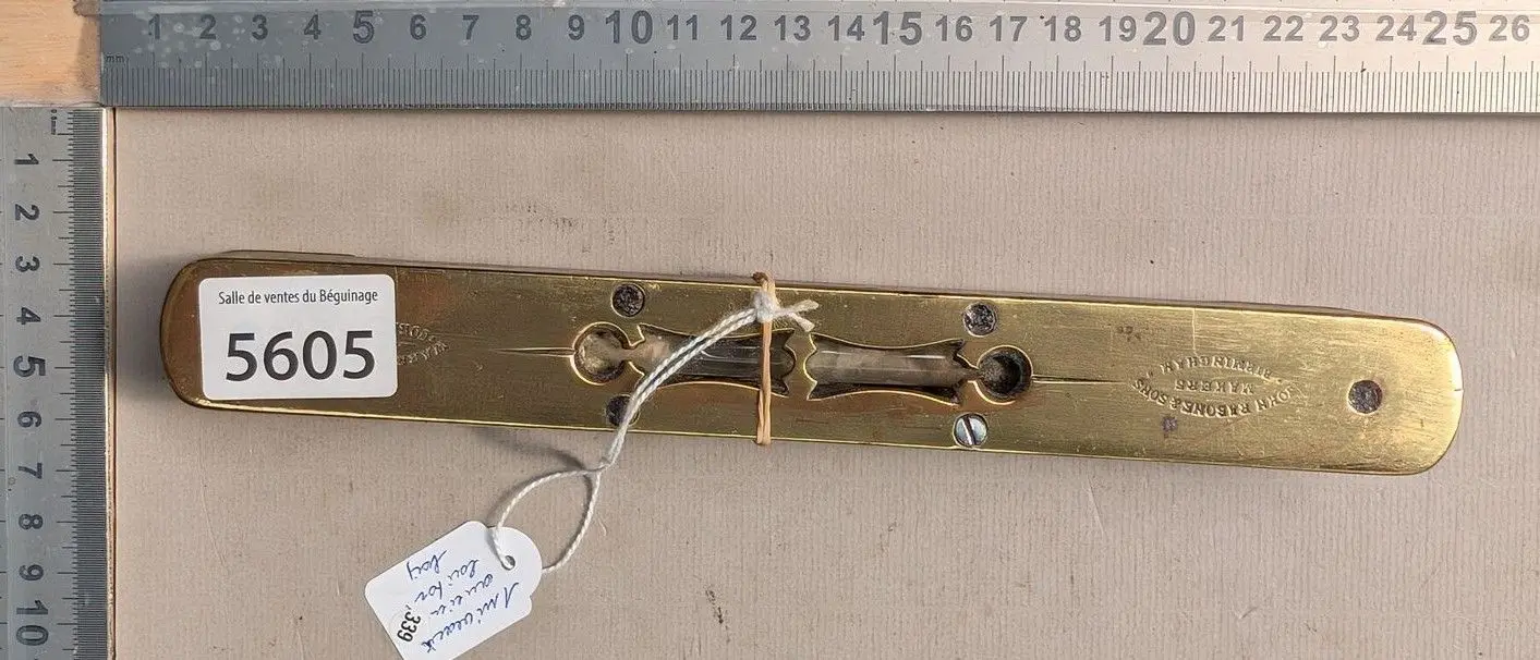 1 vintage brass and wood level - See photos for dimensions and condition