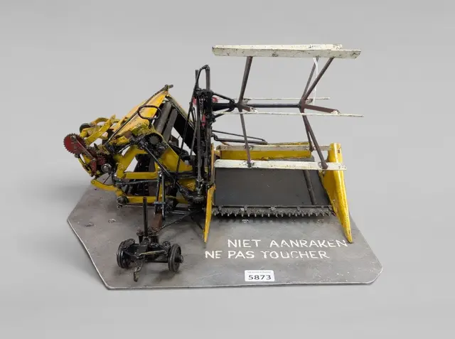 Model of a combine harvester, circa 1920—see photos for dimensions
