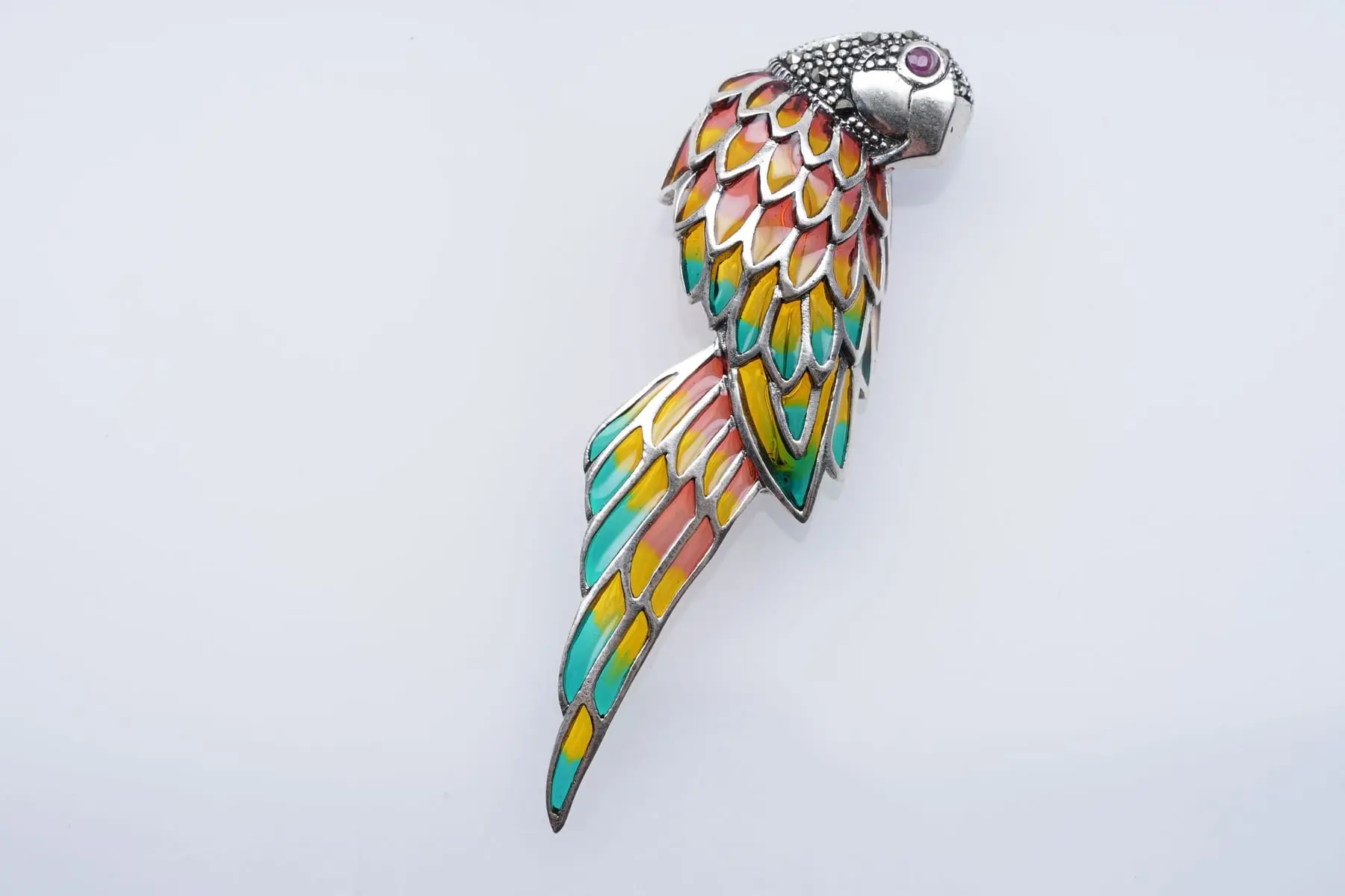 (3455) BROCH SILVER 925 / 1000 " parrot " RUBY MARCASSITES ENAMEL