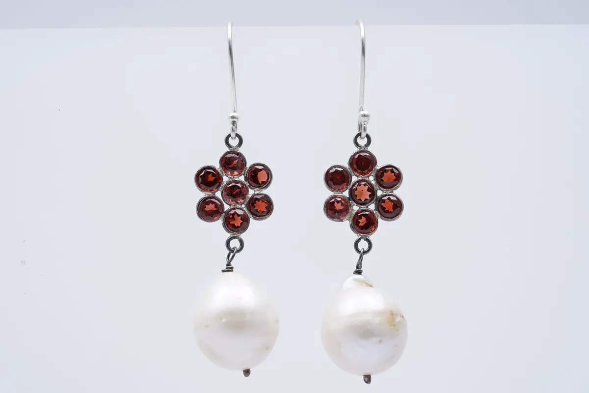 (3306) EARRINGS SILVER 925 / 1000 GARNETS baroque PEARLS 14 mm