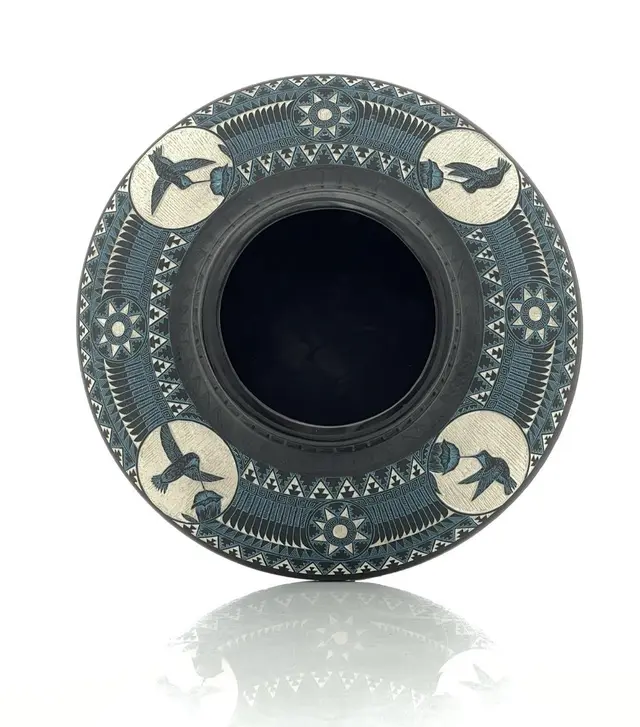 MARVIN BLACKMORE NAVAJO ETCHED HUMMINGBIRD JAR