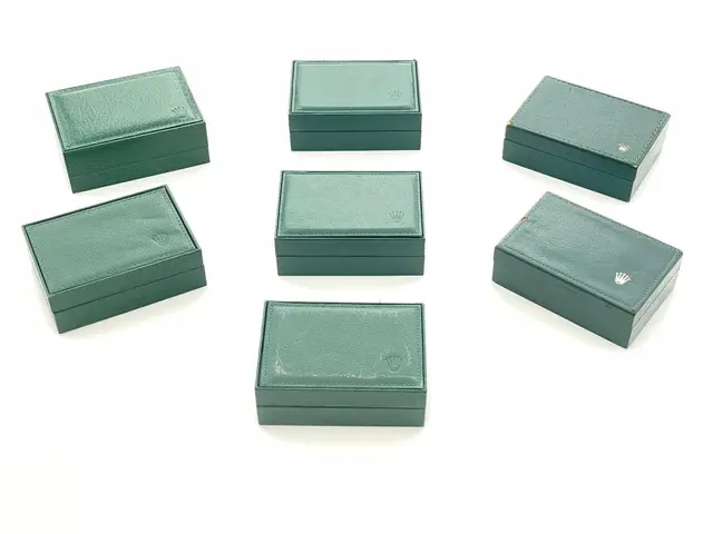 VINTAGE LOT OF 7 ROLEX GREEN PRESENTATION BOXES