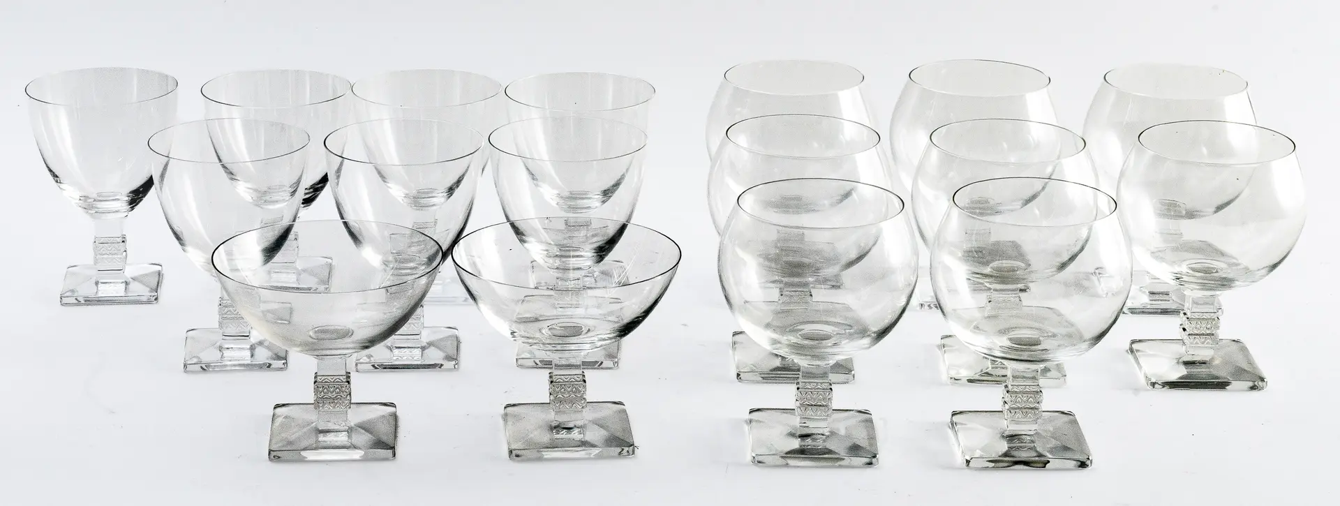 Lot 96: EXQUISITE ENSEMBLE FROM LALIQUE'S "ARGOS" CRYSTAL GLASS SERIES