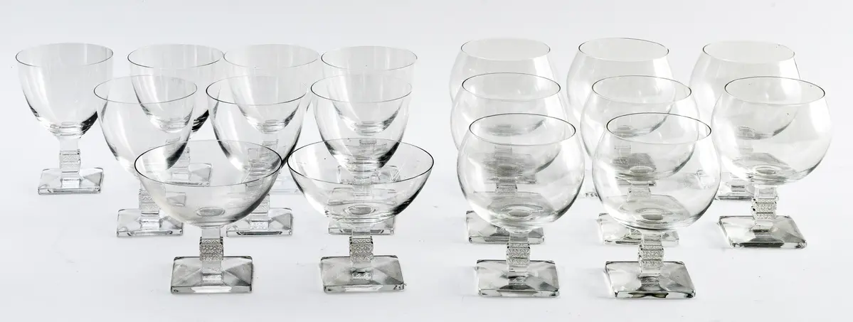 Lot 96: EXQUISITE ENSEMBLE FROM LALIQUE'S "ARGOS" CRYSTAL GLASS SERIES
