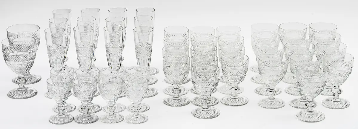 Lot 97: SAINT-LOUIS 'TRIANON' MIXED GLASS SET