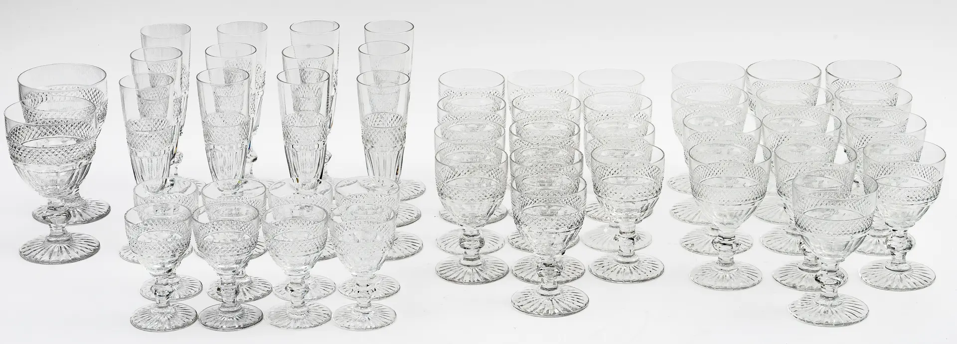 Lot 97: SAINT-LOUIS 'TRIANON' MIXED GLASS SET
