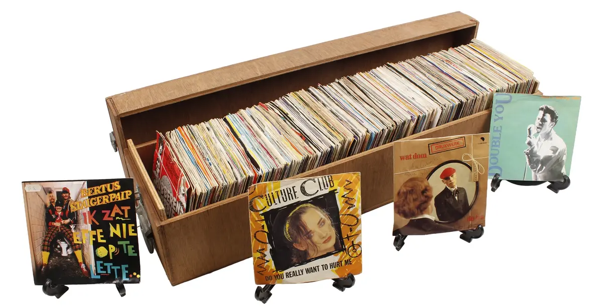 Kist met diverse singles